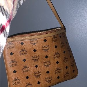 MEDIUM MCM CLUTCH